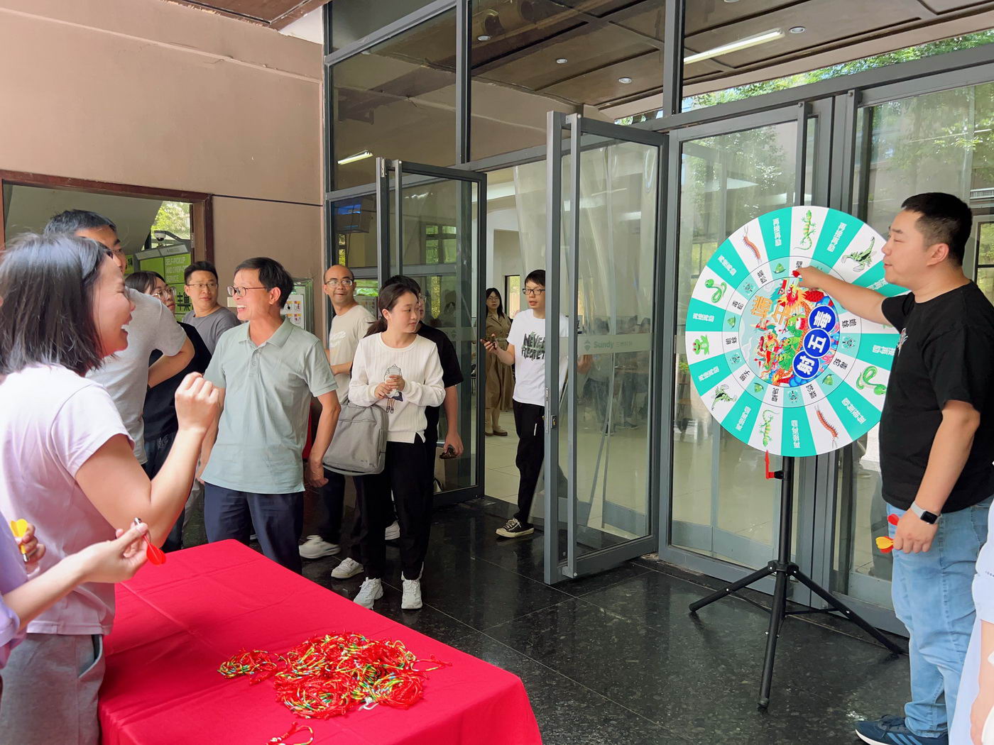 端午飞镖大挑战！靶盘上的五毒大作战，太燃了！